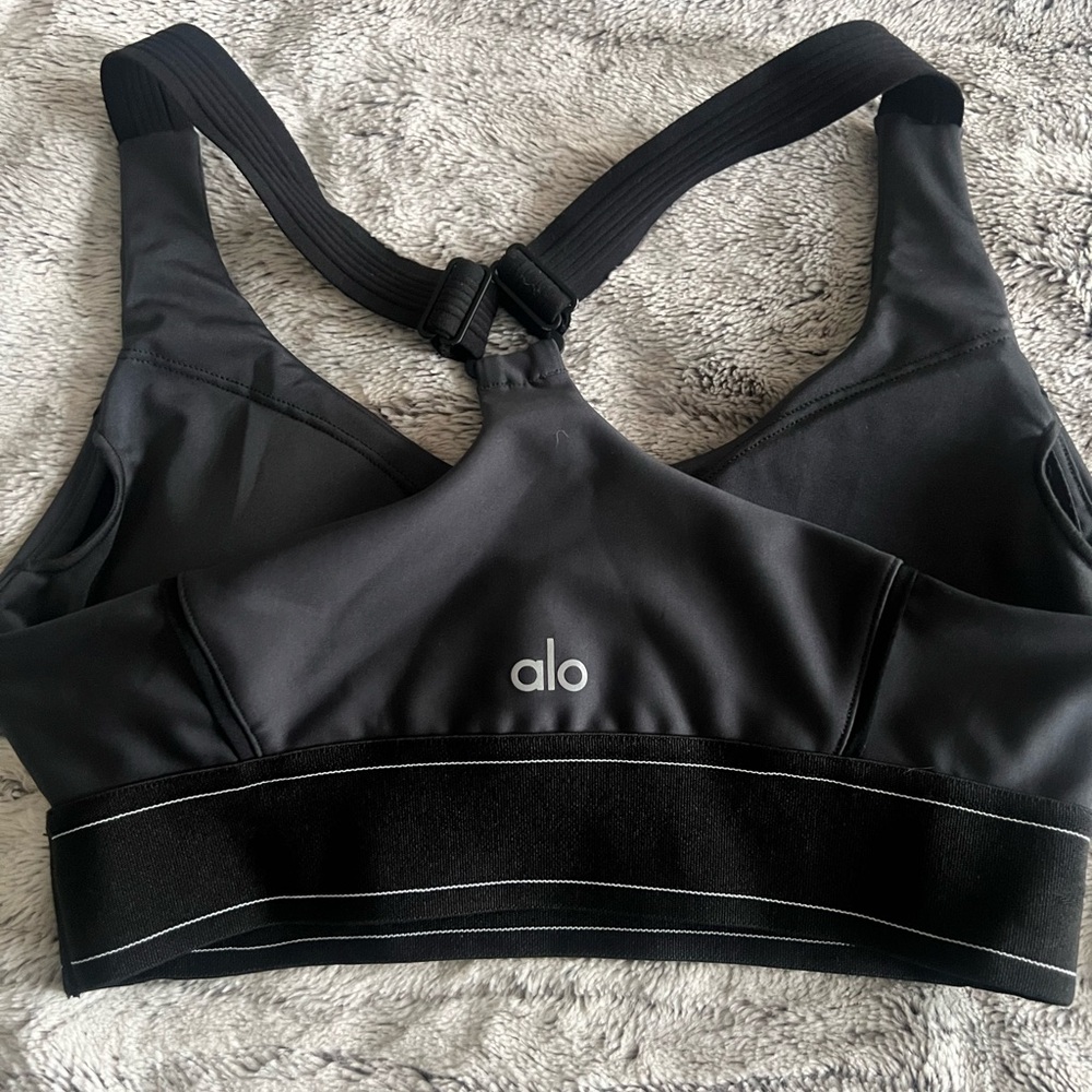 ALO Yoga Black Stretch Sports Bra with Subtle Logo - Picture 2 of 3